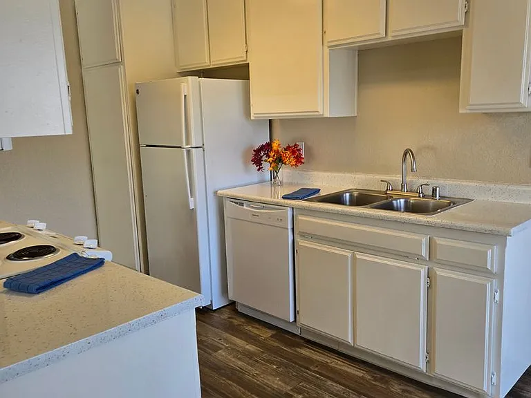 Heights Square Apartments! — Photo 16