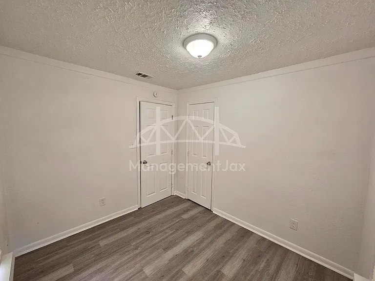 2210 Pullman Ave — Photo 11