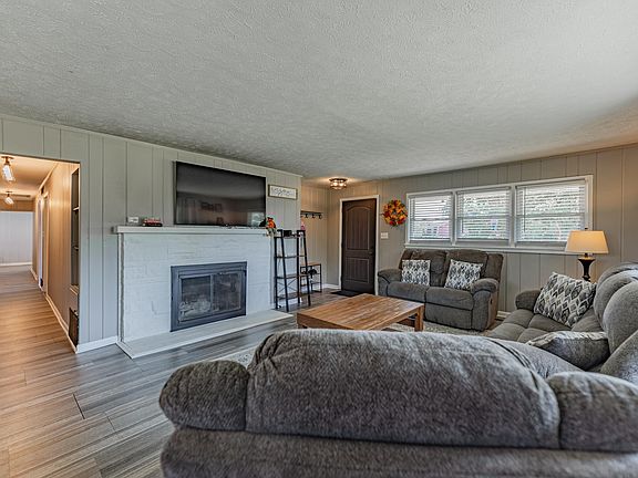 4th image of 6121 Lake Shore Dr