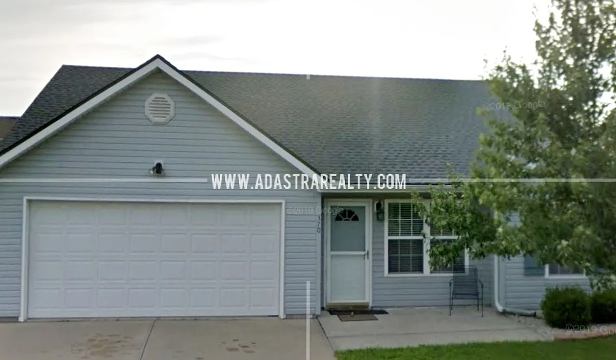 Building Photo - 370 N Evergreen St