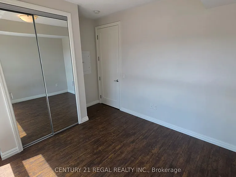 112 King St E #414 — Photo 13