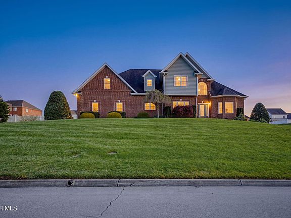 2nd image of 408 Arrowhead Dr