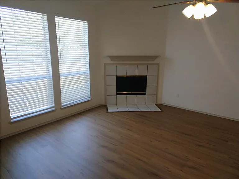 6004 Harwood Crossing Dr — Photo 10