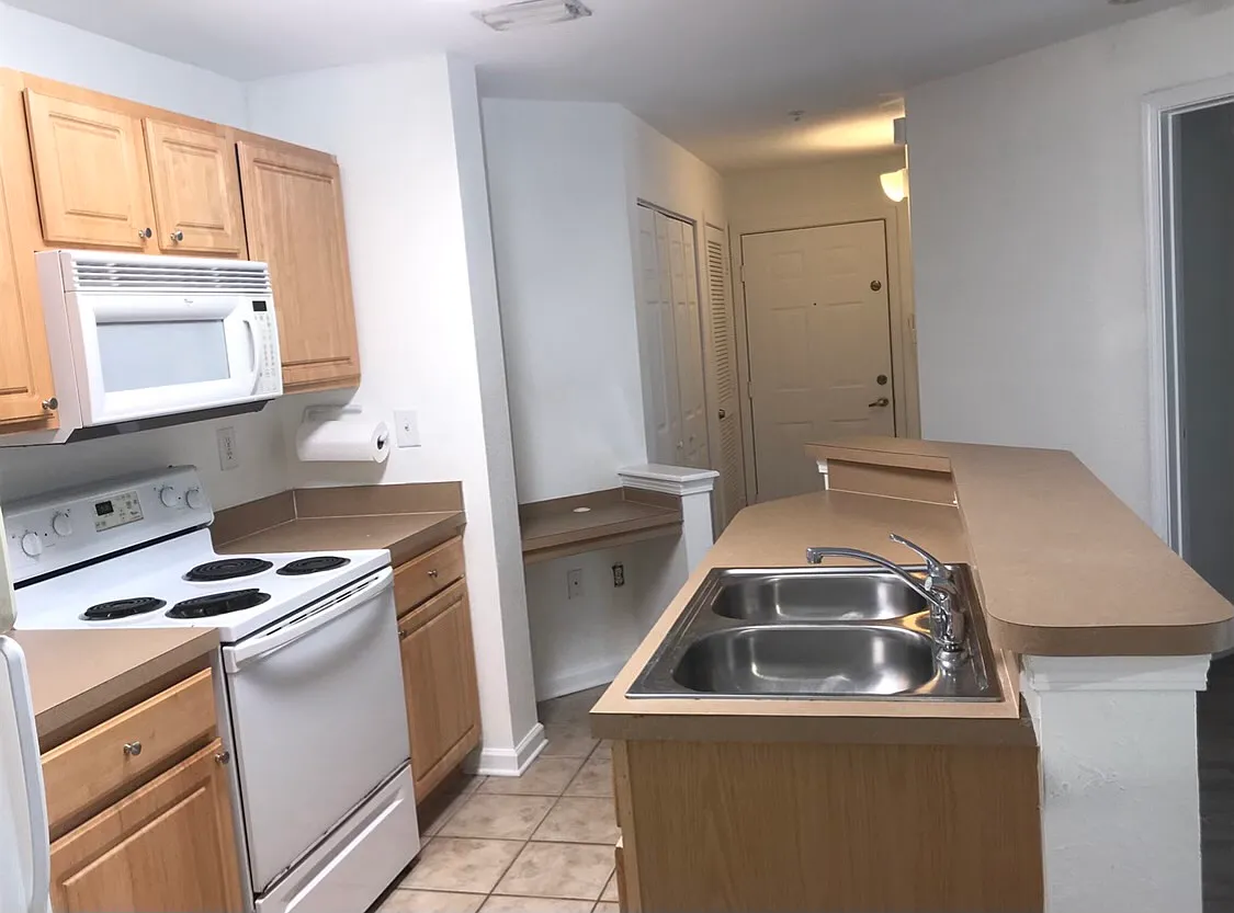 2 bed, 1085 sqft, $1,750 — Photo 1