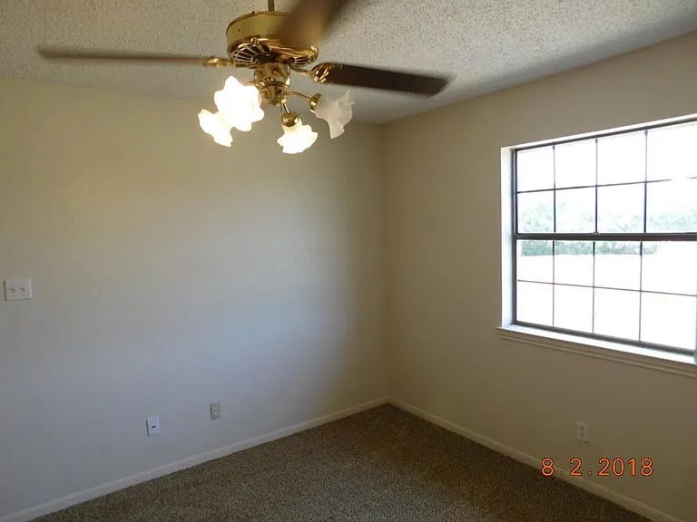 2315 E Highway 190 — Photo 35
