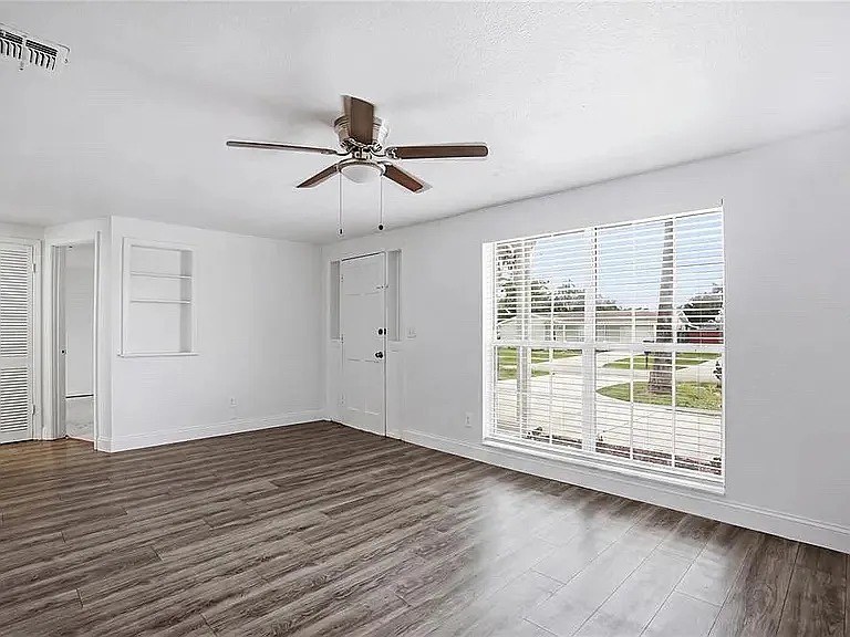 3 bed, 1340 sqft, $1,900 — Photo 4