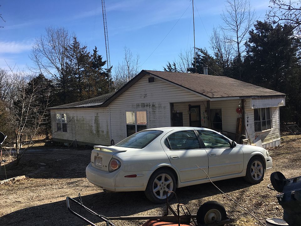 Vinyl needs to be cleaned. 