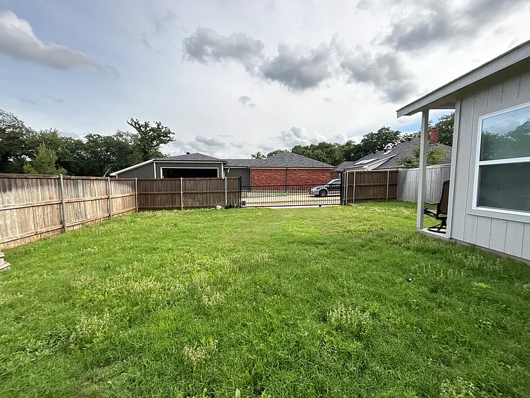 547 Lavena St — Photo 11