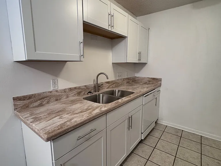 519 Mystic Dr #C — Photo 13