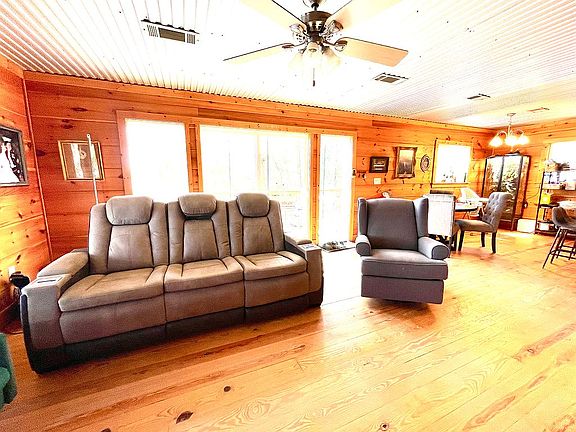 5th image of 918 River Rd