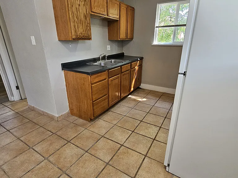 8753 E 14th Ave — Photo 2