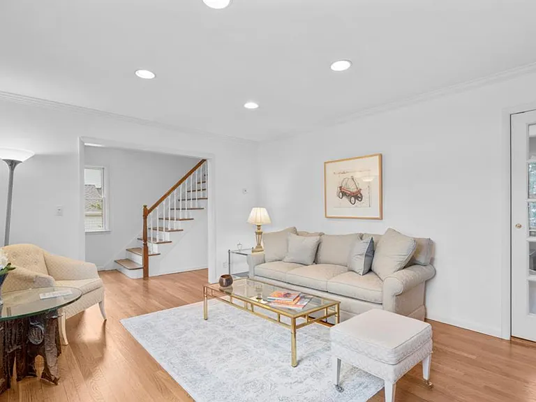 52 Wendt Ave — Photo 3