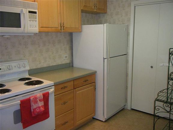 3rd image of 1 Beach Dr SE Unit 1209