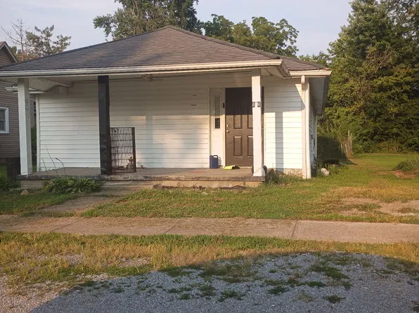 804 S 12th St, Herrin, IL 62948