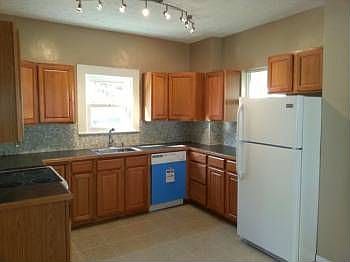 4th image of 1305 Grant Ave