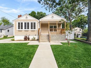 271 Adirondack Dr, Selden, NY 11784