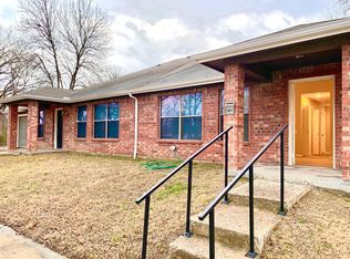 1617 Oriental St, Bonham, TX 75418