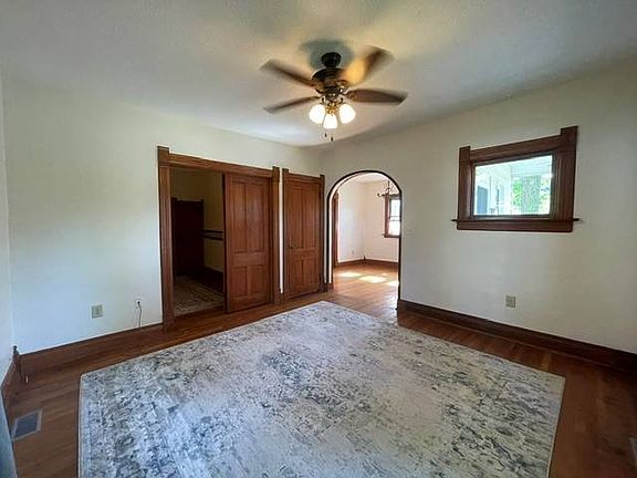 4th image of 602 W Walnut St