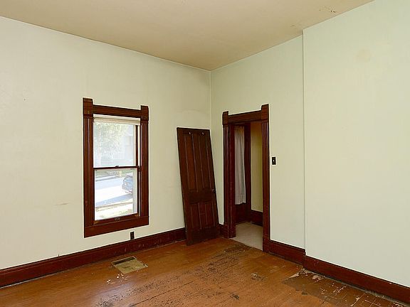3rd image of 339 Sherman Ave