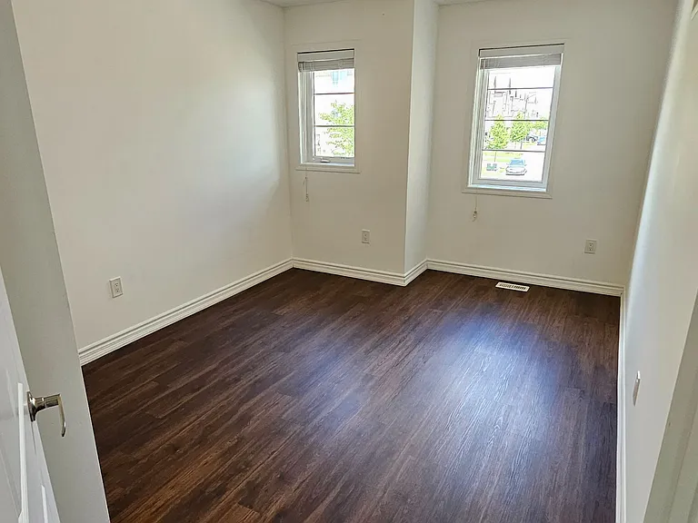 1206 Duignan Cres #UPPER — Photo 21