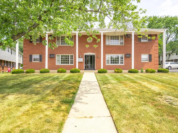 220 Longview Dr APT A, Geneva, IL 60134