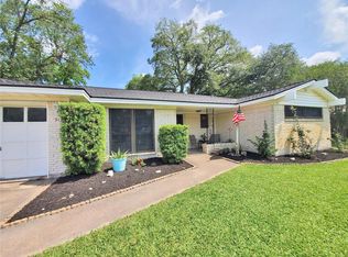 513 Dwyer St, Angleton, TX 77515