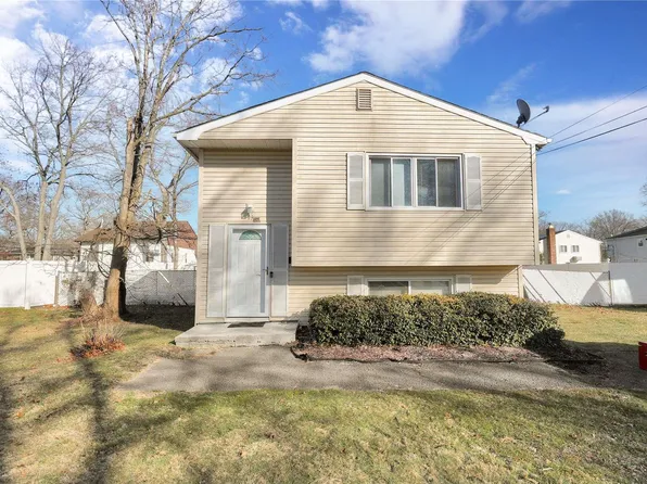 13 Roosevelt Avenue, Greenlawn, NY 11740