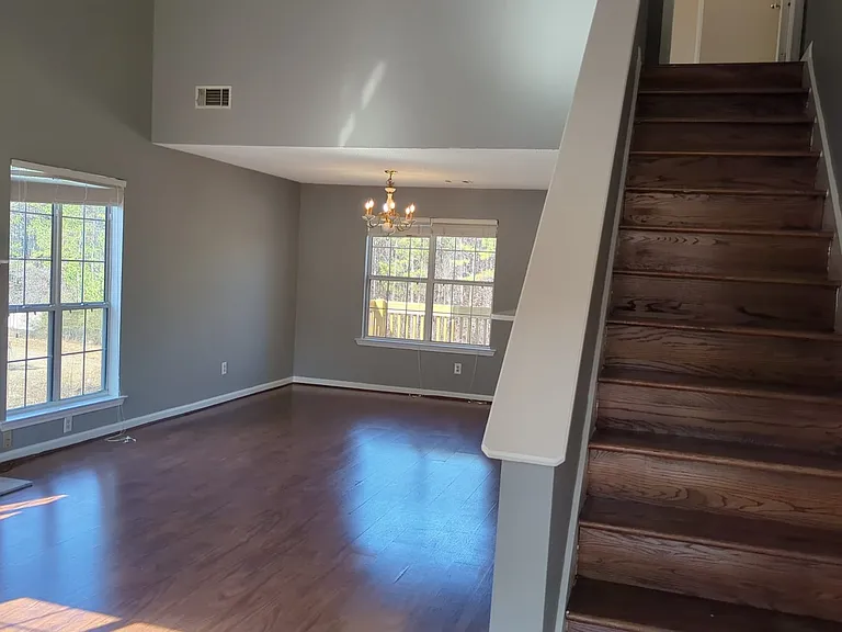 705 Dover Ct — Photo 16