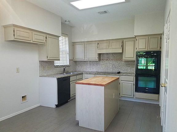 5th image of 14710 Sugarplum Ln