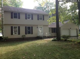 704 Menlo Park St SW, Hartville, OH 44632