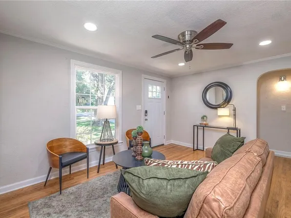 8109 Grand Ave, Kansas City, MO 64114