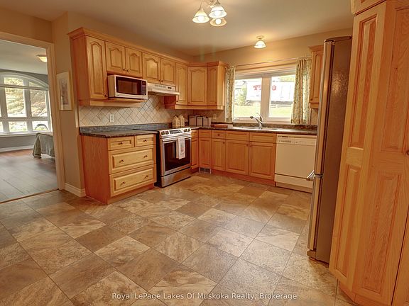 5th image of 31 Dairy Ln #106