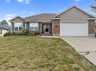 411 SW Crestview Dr, Grain Valley, MO 64029