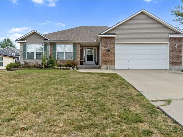 411 SW Crestview Dr, Grain Valley, MO 64029