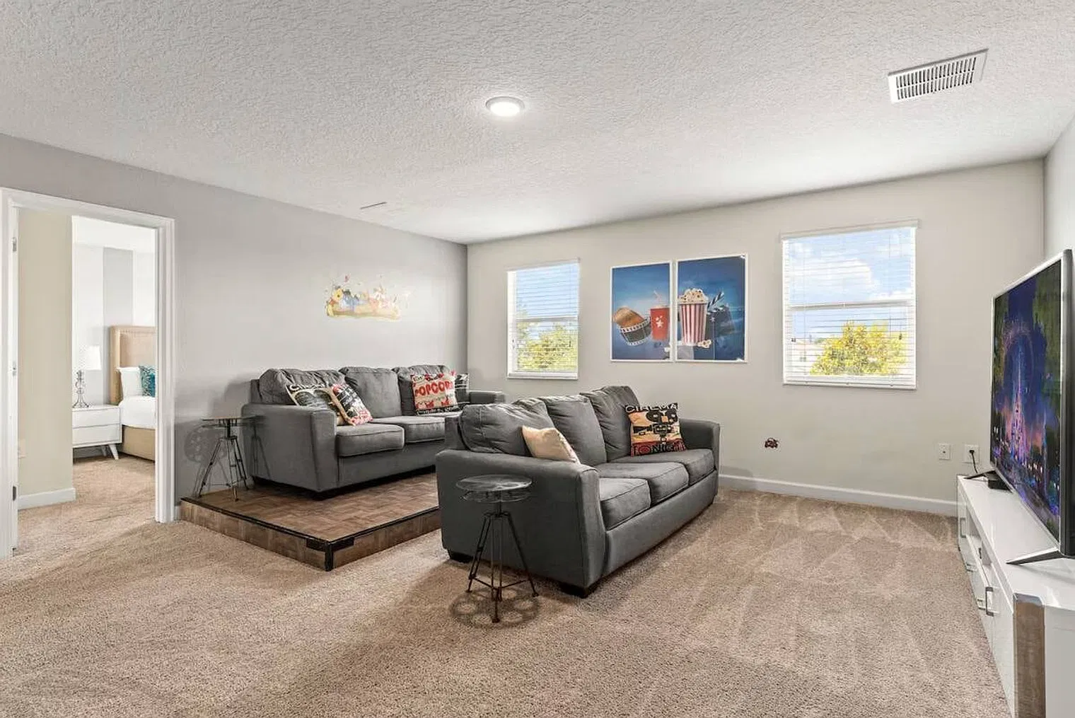 6 bed, 5.0 bath, $6,288 — Photo 3