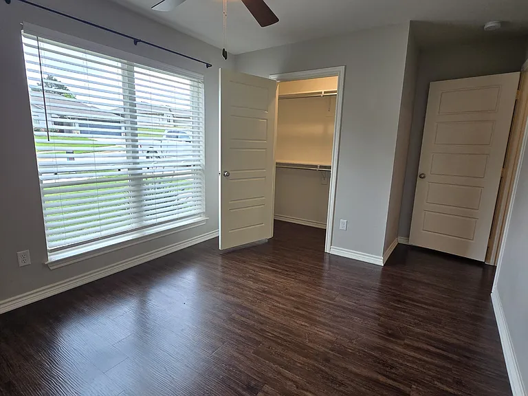 19866 Meadow West Ln — Photo 11