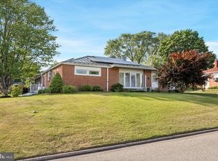 25 Laurel Ln, Plymouth Meeting, PA 19462