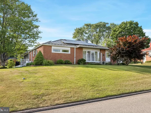25 Laurel Ln, Plymouth Meeting, PA 19462