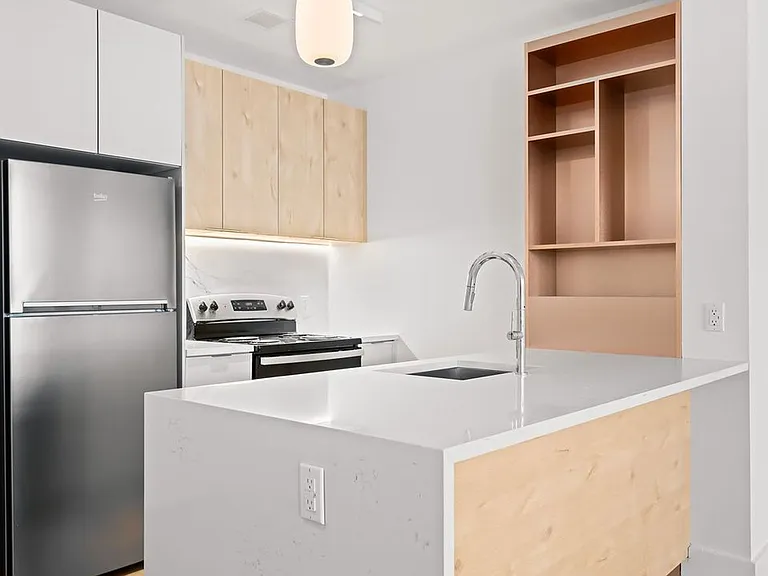 597 Grand St #525 — Photo 4