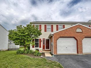 446 Crosswinds Dr, Lititz, PA 17543