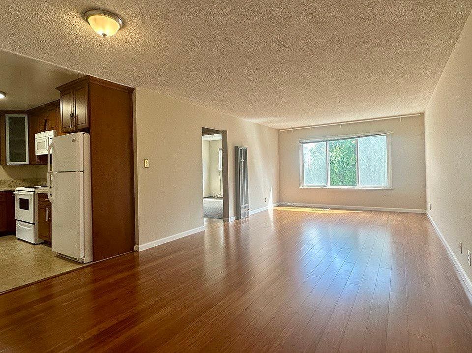 1st image of 520 Clayton St APT 3