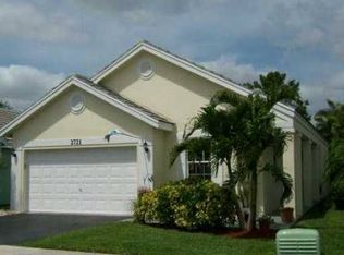 2721 Lake Park Cir W, Davie, FL 33328