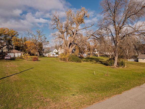 4th image of Main St E