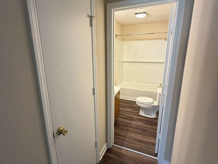 345 Creekwood Ct #B — Photo 4