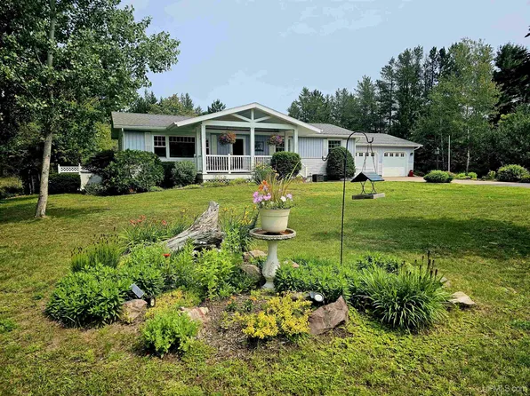 129 Riverland Dr, Marquette, MI 49855