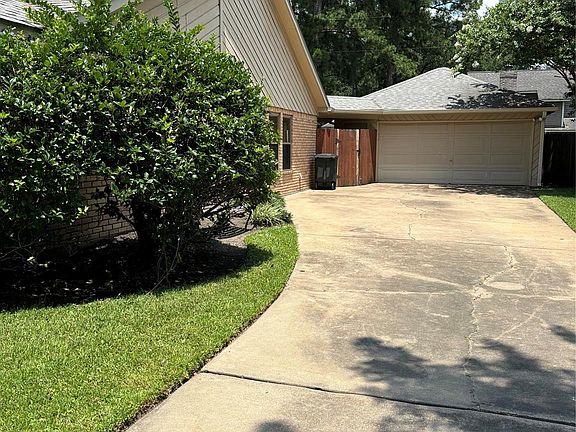 3rd image of 15702 Oxenford Dr