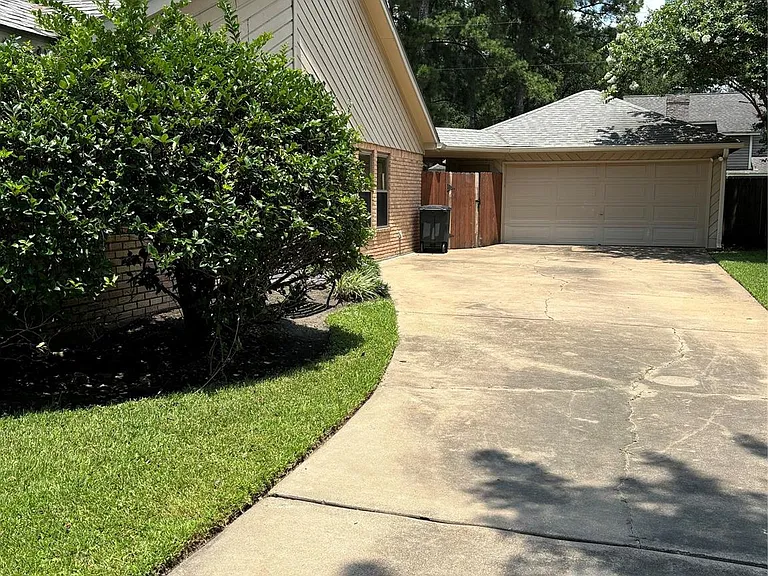 15702 Oxenford Dr — Photo 3