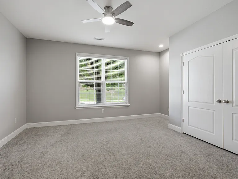 305 NW Palomino St — Photo 15