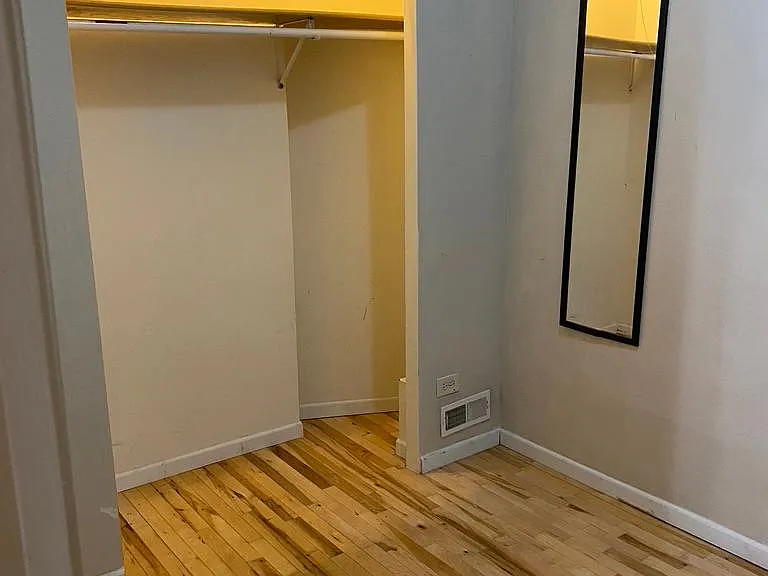 1749 W Erie St #1R — Photo 8