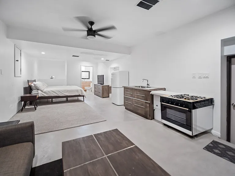 5798 E Paseo Cimarron — Photo 24
